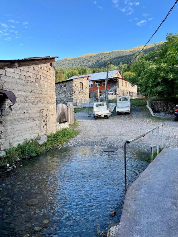 Irma Beso & Aleko Khergianis Guesthouse Mestia Dış mekan fotoğraf