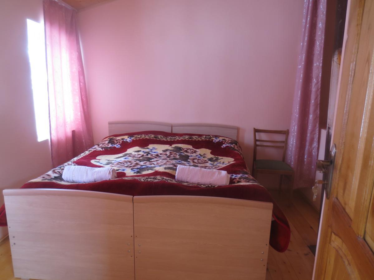 Irma Beso & Aleko Khergianis Guesthouse Mestia Dış mekan fotoğraf